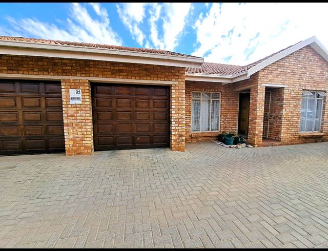 2 BEDROOM TOWNHOUSE FOR SALE IN DUNCANVILLE